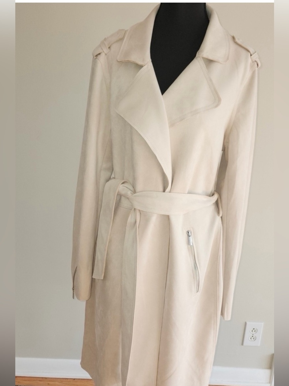 Classic Cream Trench Coat - Lightweight Tie-Waist coat, sexy and sophisticated - Picture 7 of 7